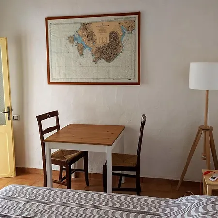 Cala Vinagra House מלון *